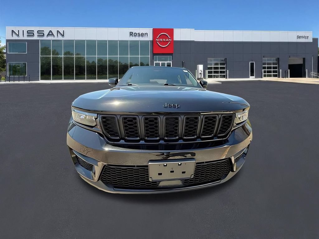 Used 2025 Jeep Grand Cherokee Altitude AWD/4WD image 33