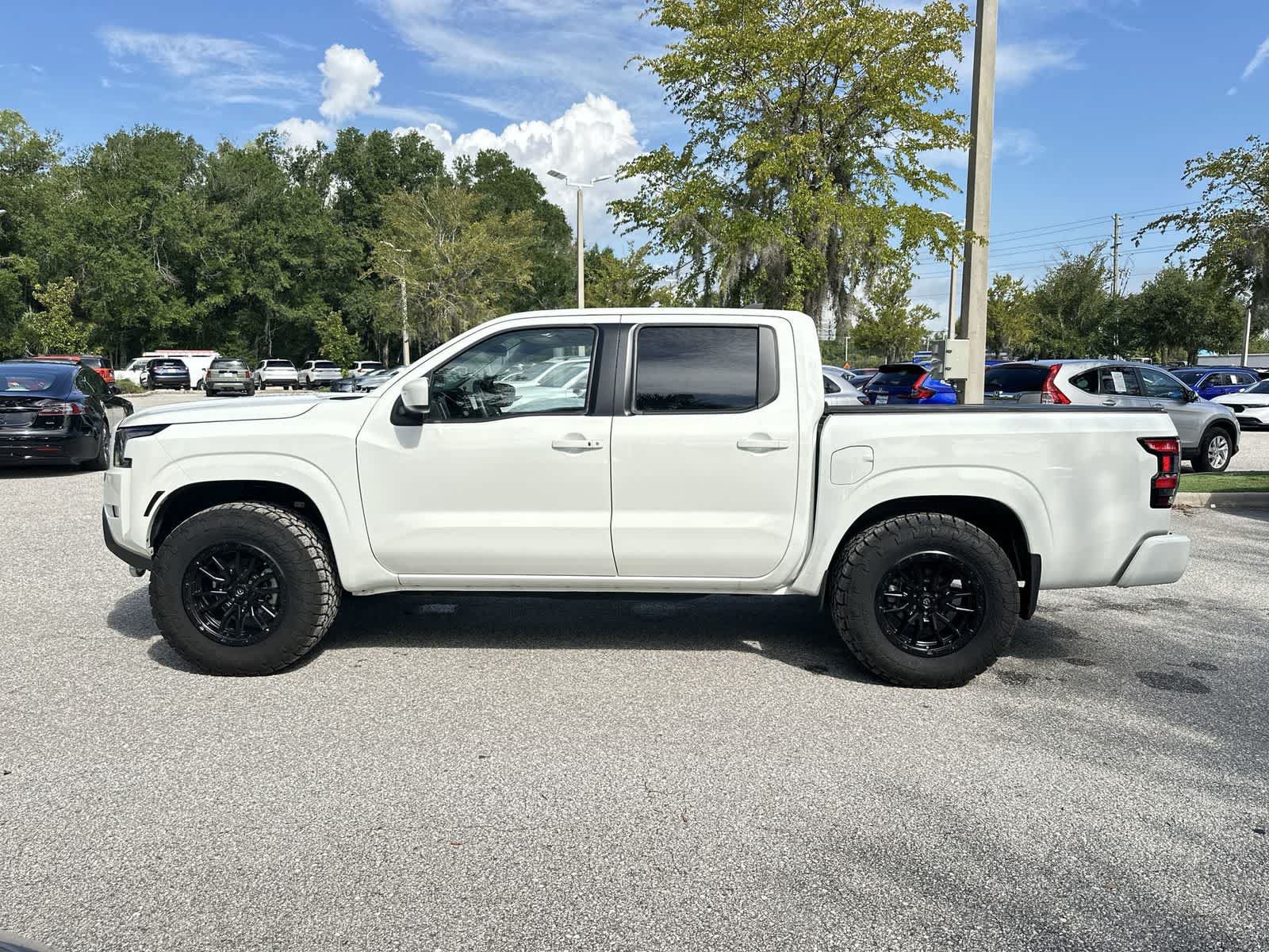 Used 2024 Nissan Frontier SV w/ SV Convenience Package RWD image 3