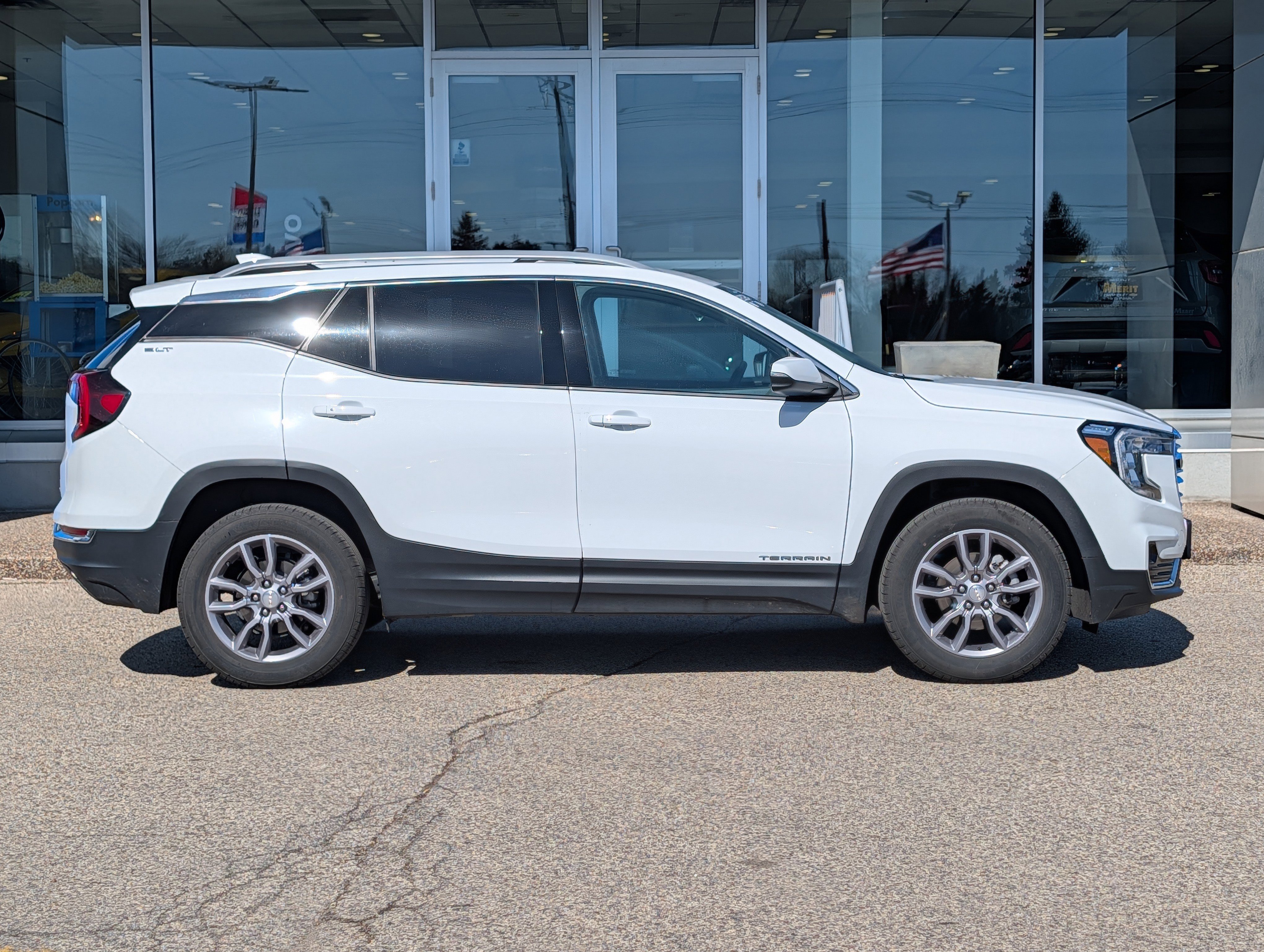 Certified 2024 GMC Terrain SLT AWD/4WD image 2