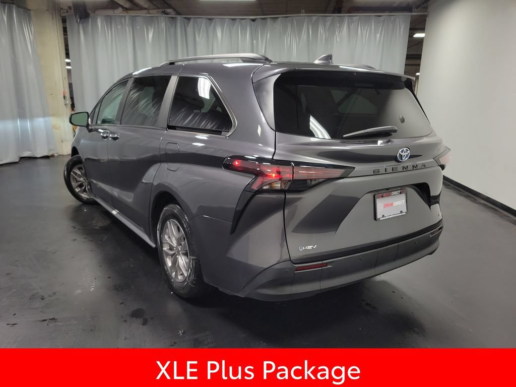 Used 2025 Toyota Sienna XLE w/ XLE Plus Package FWD image 6