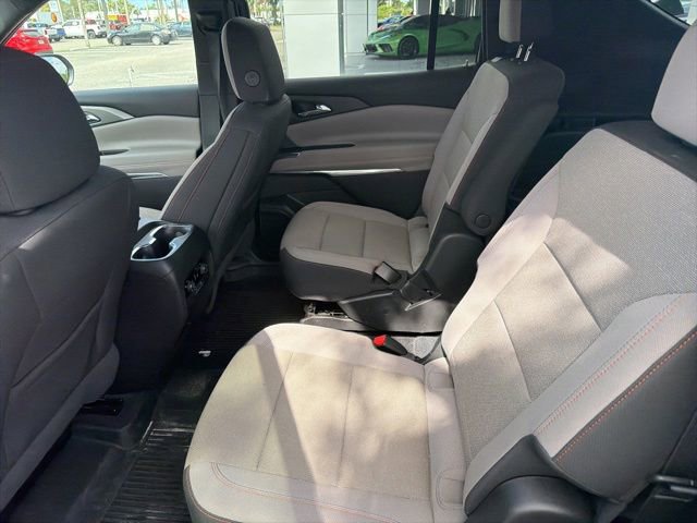 Used 2025 Chevrolet Traverse LT FWD image 8