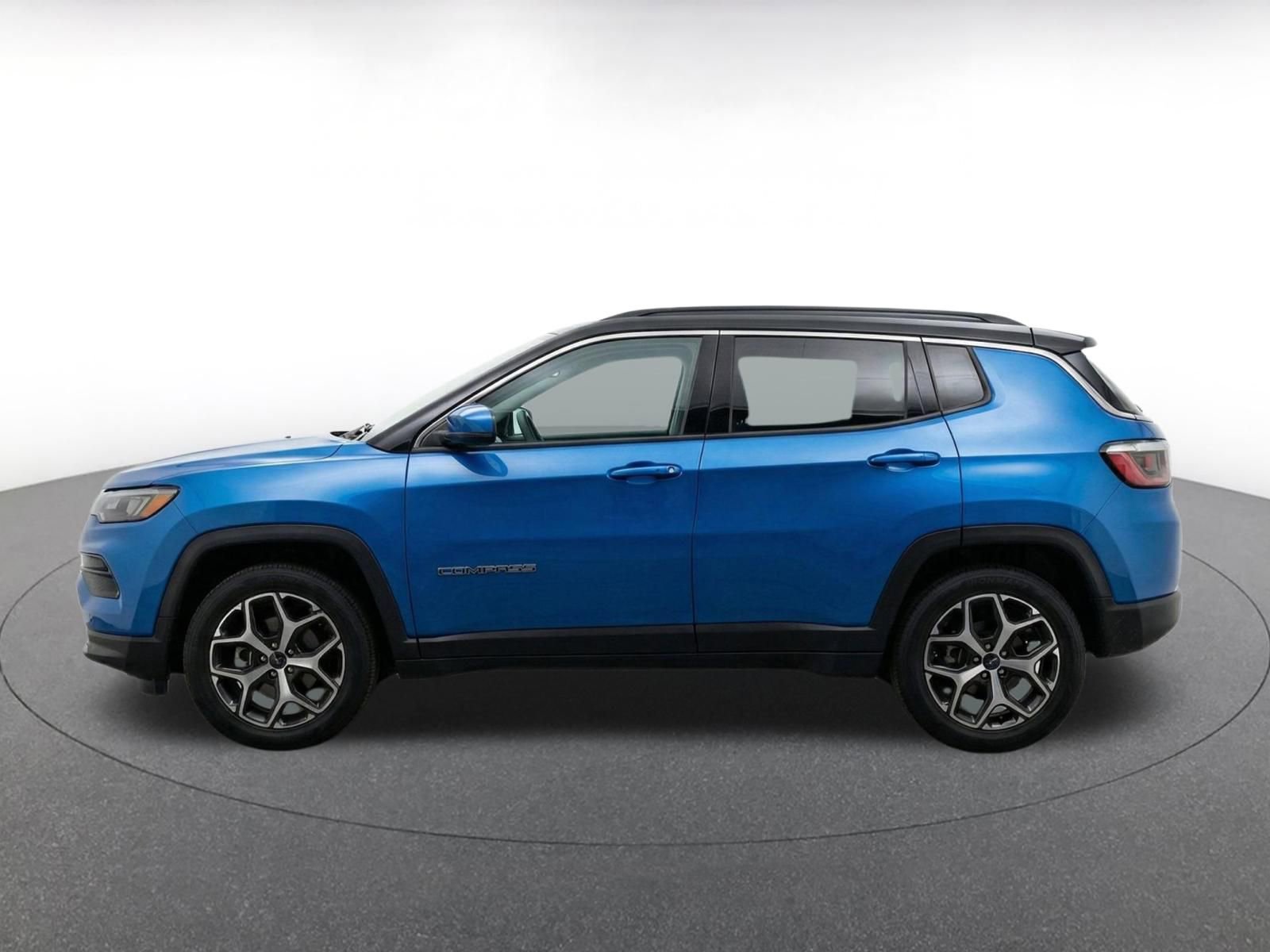 Used 2025 Jeep Compass Limited AWD/4WD image 4