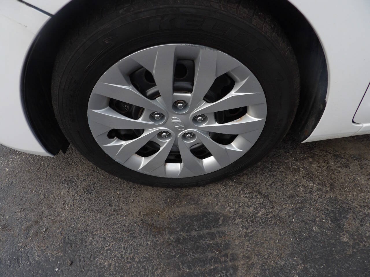 Used 2016 Hyundai Elantra GT FWD image 6
