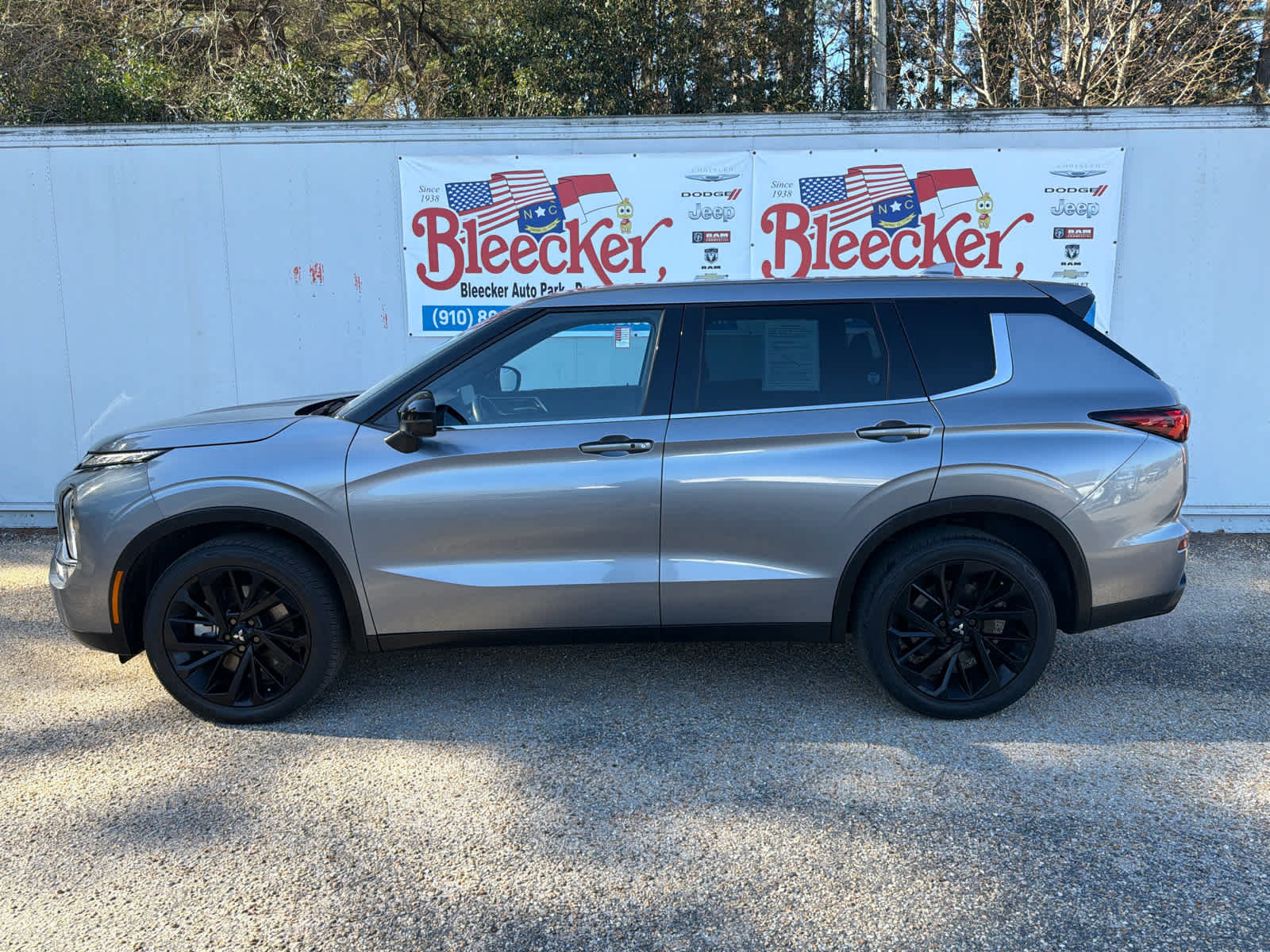 Used 2023 Mitsubishi Outlander SE Black Edition image 7