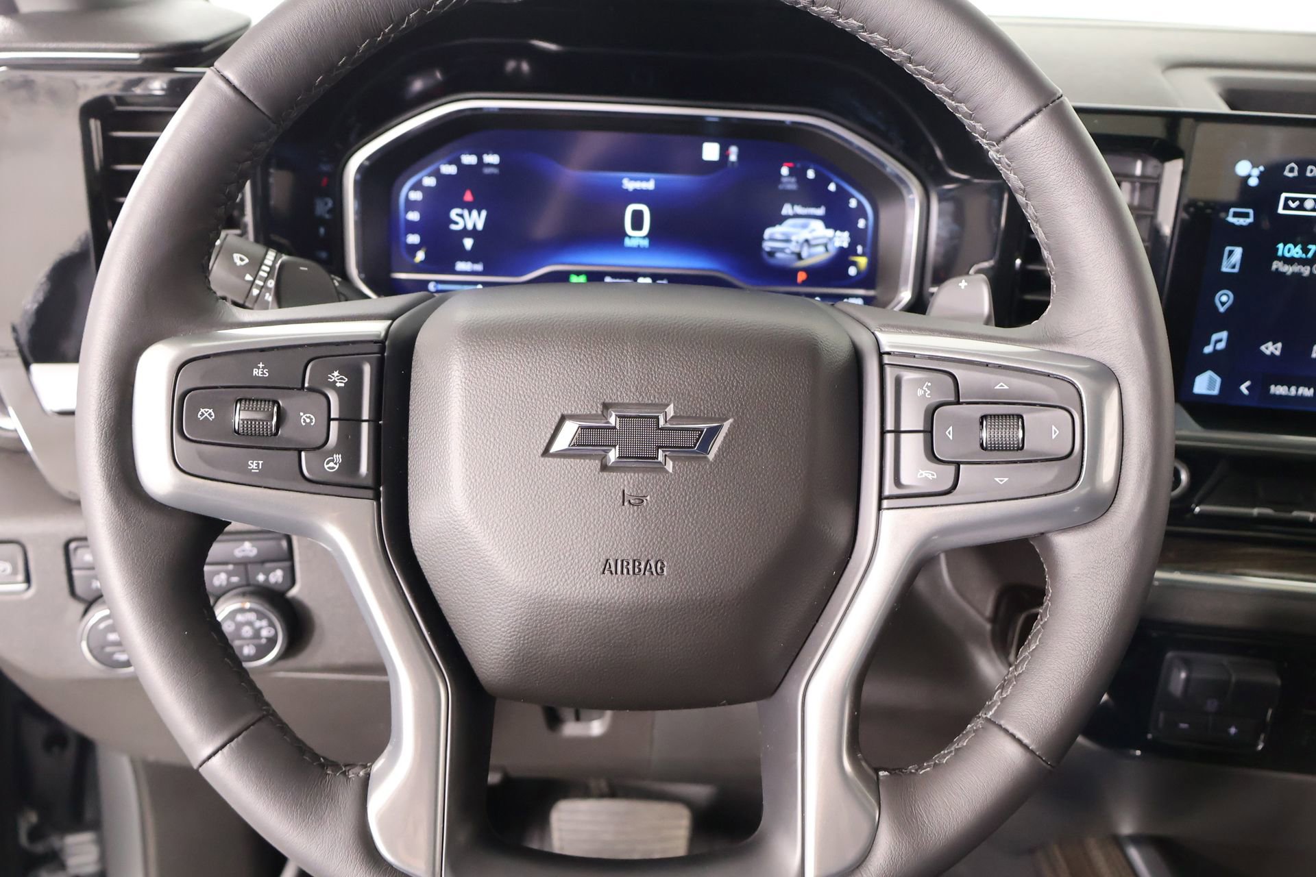 Used 2023 Chevrolet Silverado 1500 RST image 3