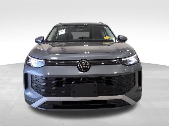 Used 2025 Volkswagen Tiguan S AWD/4WD image 4