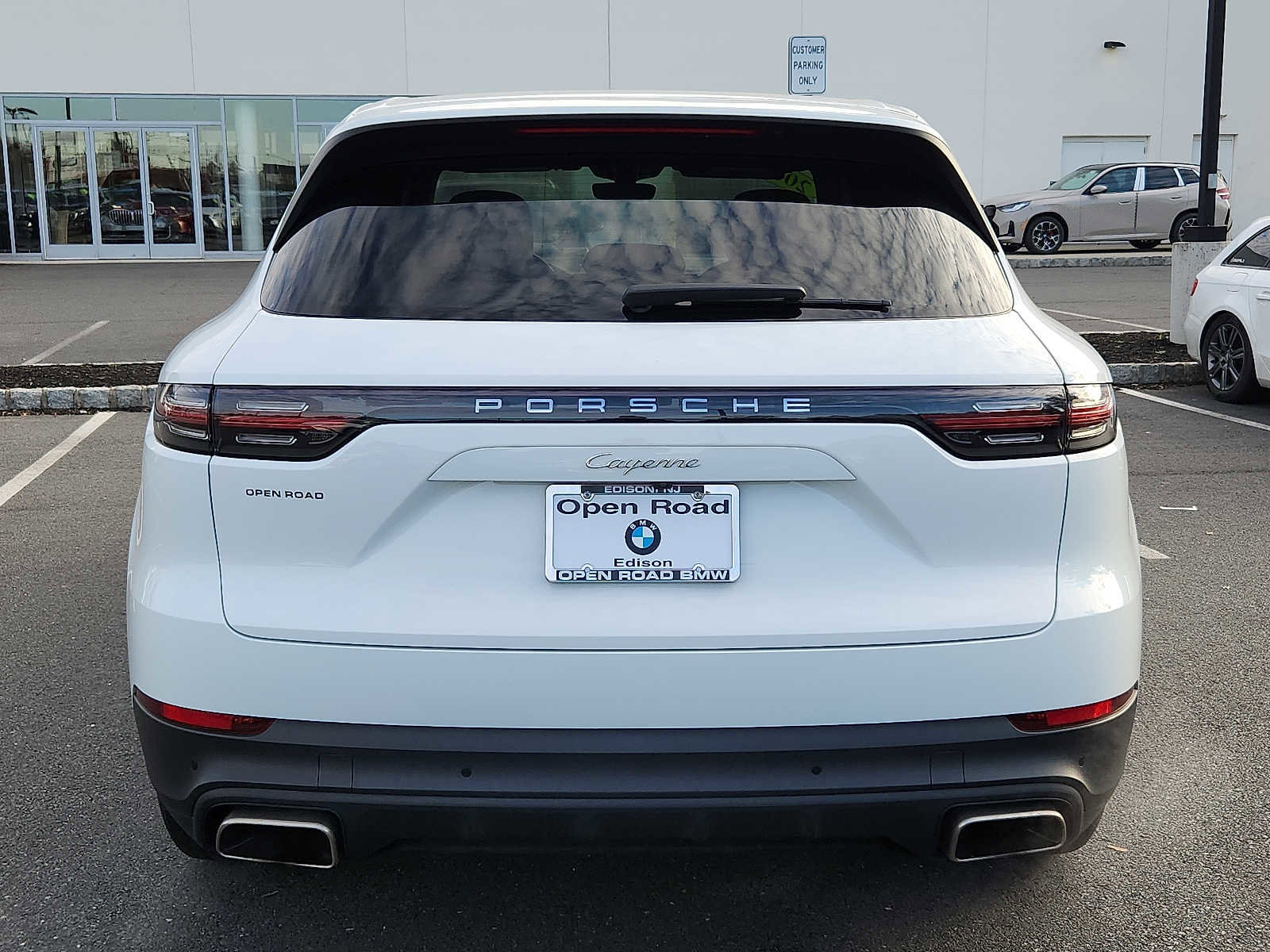 Used 2022 Porsche Cayenne Platinum Edition image 5