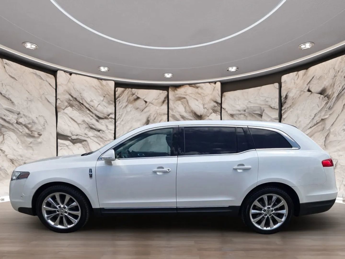 Used 2010 Lincoln MKT AWD image 5