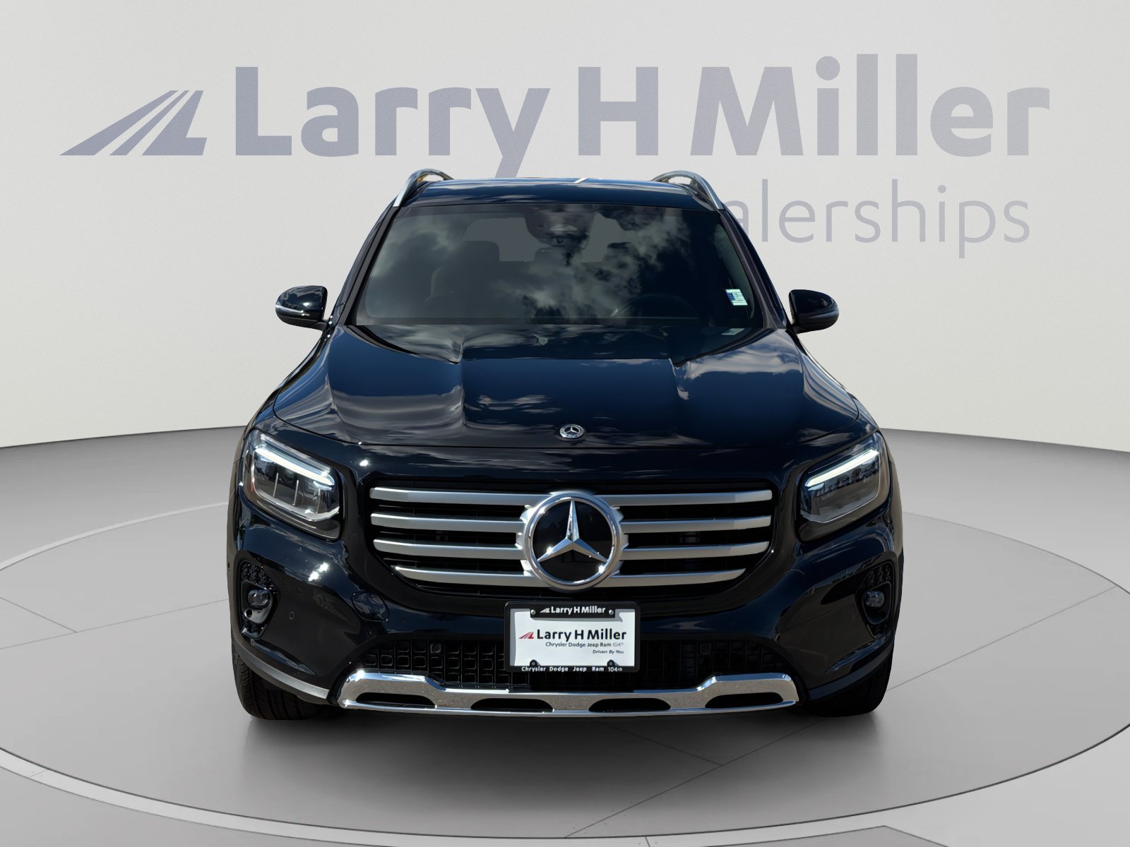 Used 2025 Mercedes-Benz GLB 250 4MATIC image 9