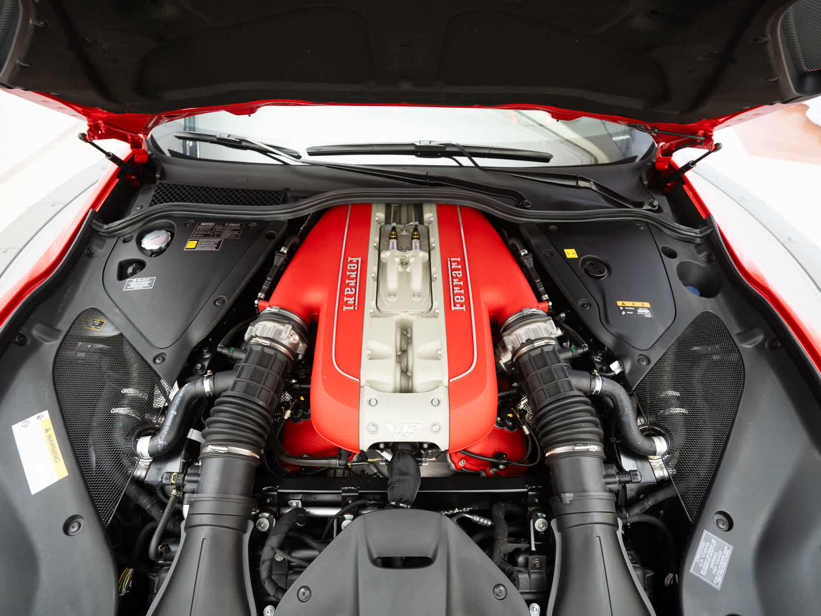 Used 2021 Ferrari 812 GTS image 28