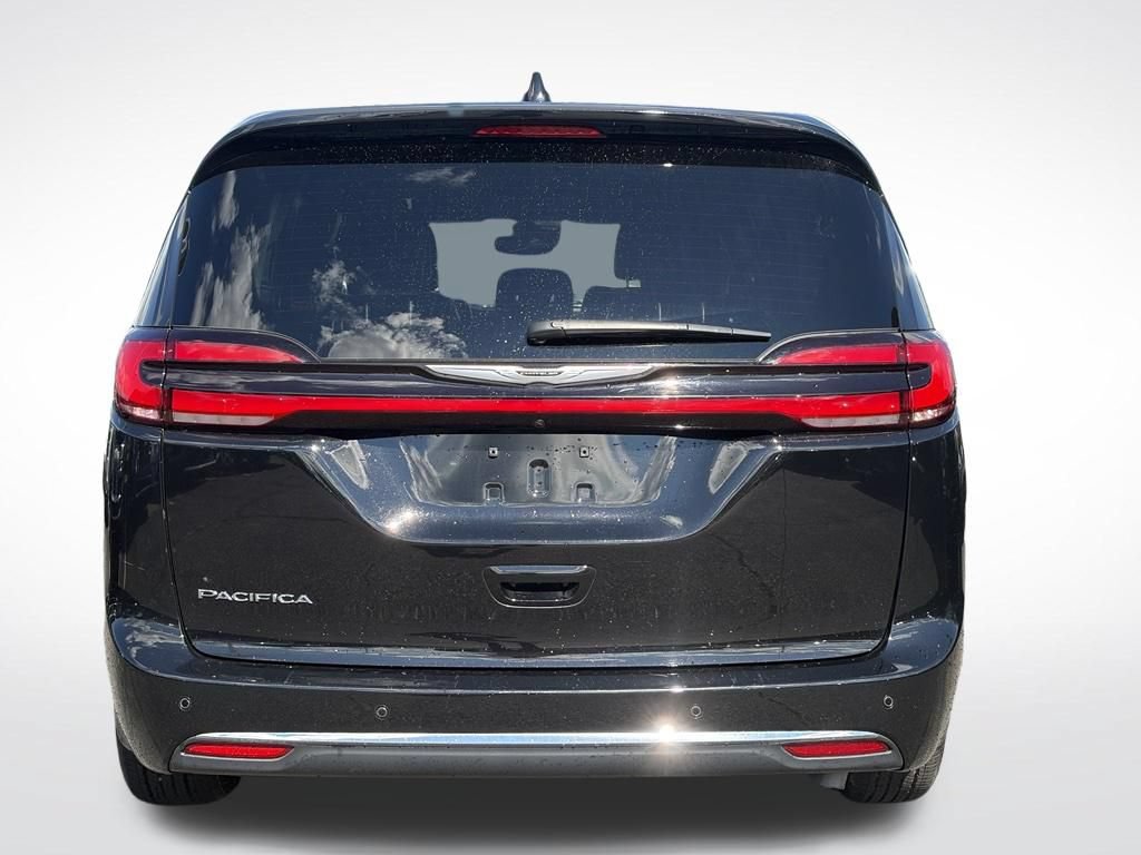 Certified 2025 Chrysler Pacifica Select FWD image 8