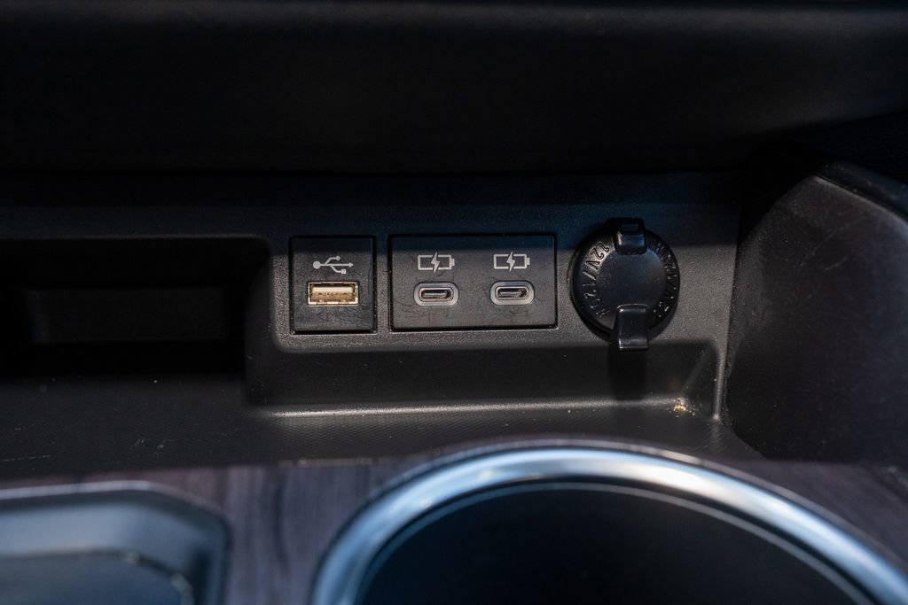 Used 2023 Toyota Highlander Limited image 18