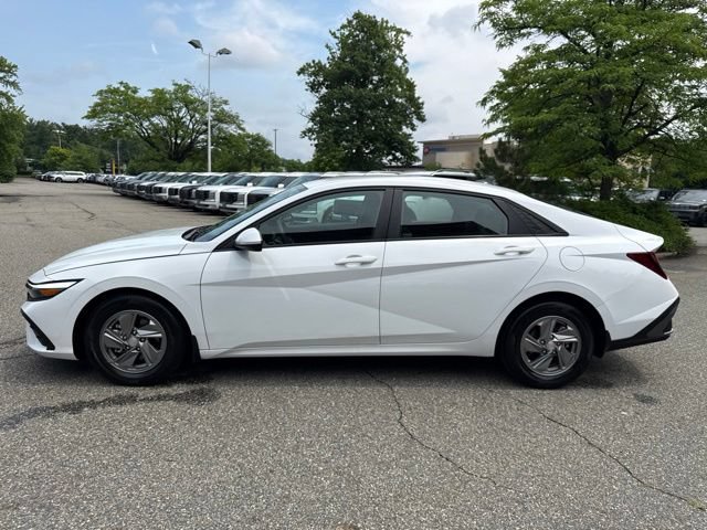 Used 2025 Hyundai Elantra SE FWD image 17