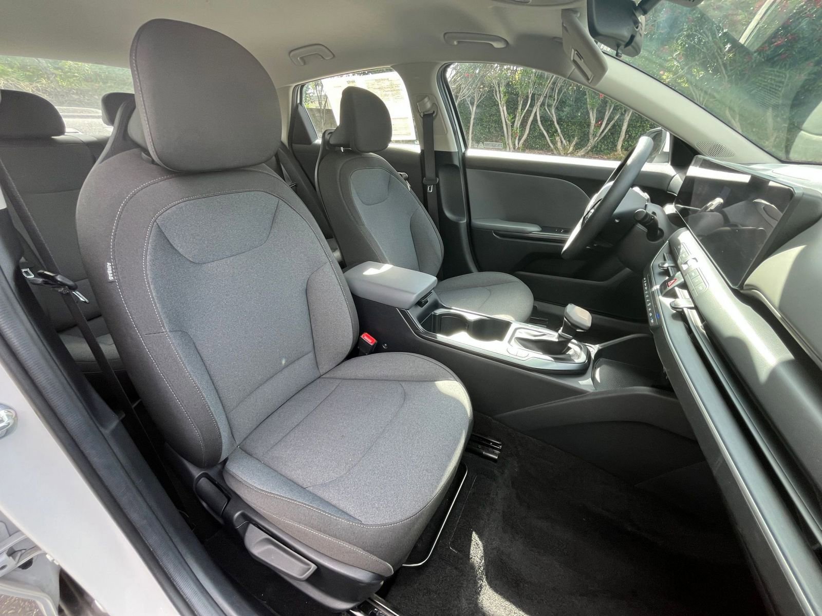 Used 2025 Kia K4 LXS image 35