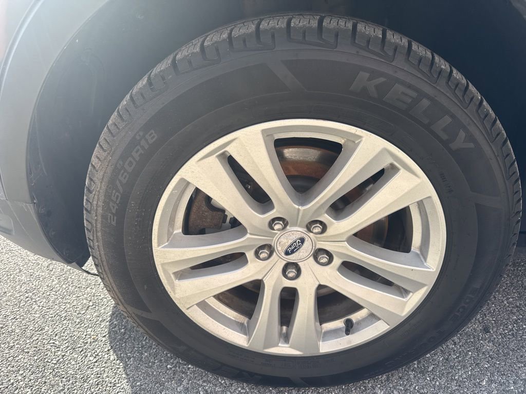 Used 2018 Ford Explorer XLT w/ Equipment Group 202A AWD/4WD image 10