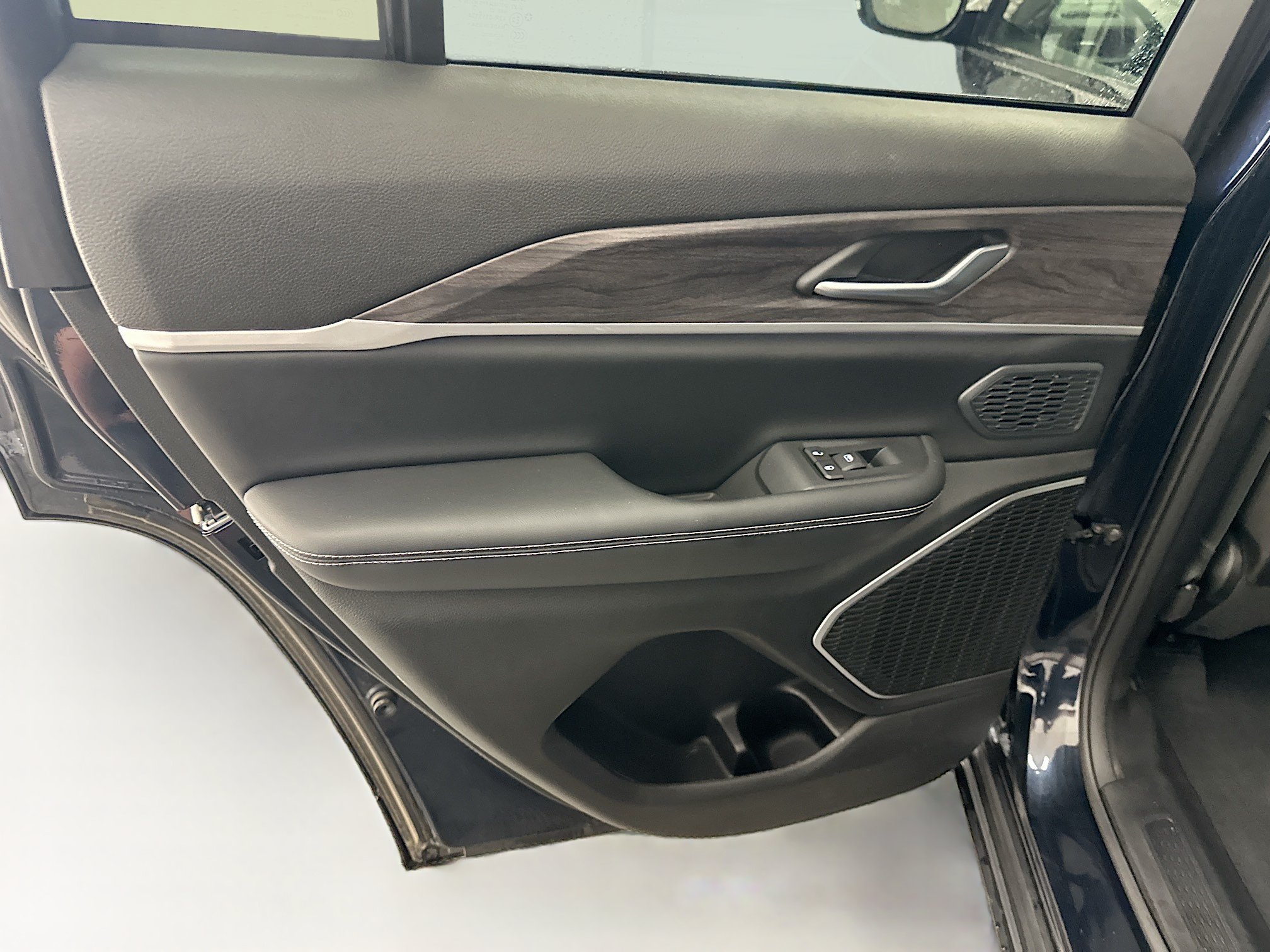 Used 2023 Jeep Grand Cherokee 4WD 4xe image 28