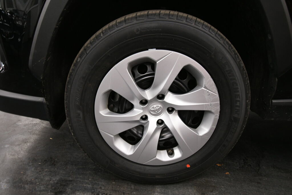 Certified 2024 Toyota RAV4 LE image 31