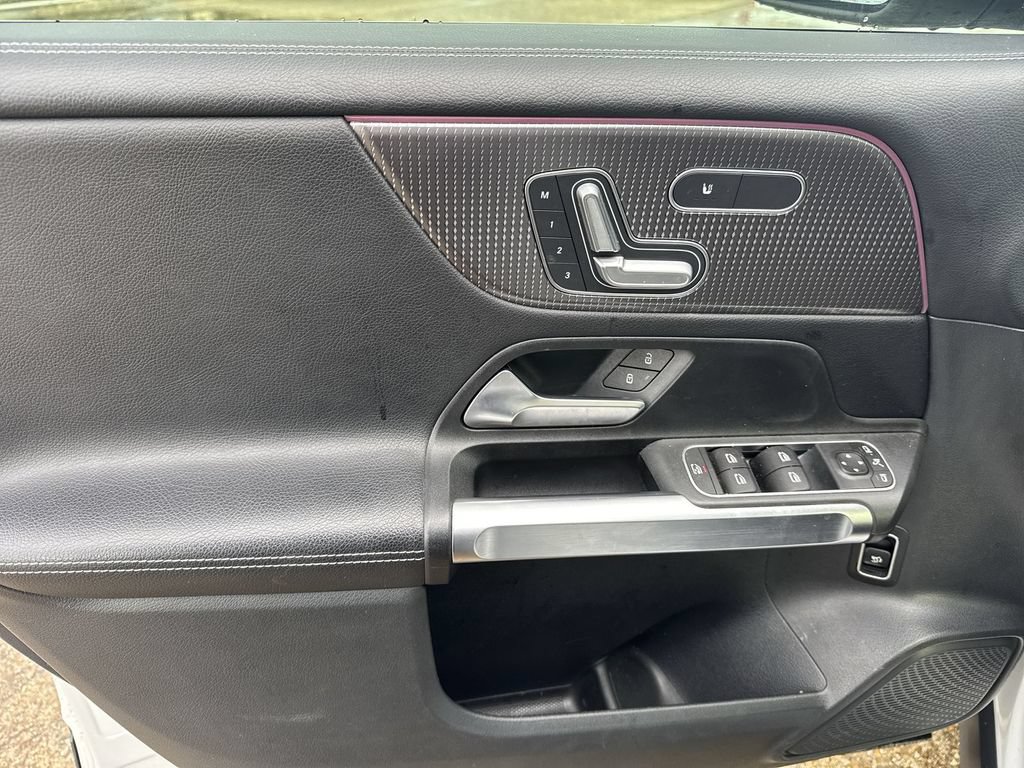 Used 2023 Mercedes-Benz GLB 250 w/ Premium Package image 15