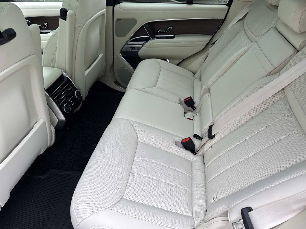 New 2026 Land Rover Range Rover SE AWD/4WD image 16