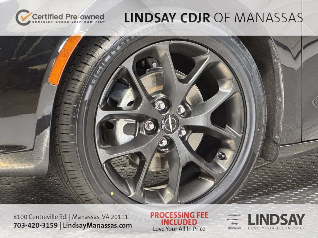 Certified 2025 Chrysler Pacifica Limited FWD image 11