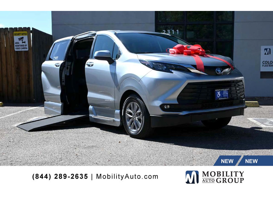 New 2025 Toyota Sienna XLE w/ XLE Plus Package AWD/4WD image 1