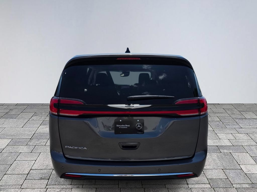 Used 2023 Chrysler Pacifica Touring-L FWD image 6