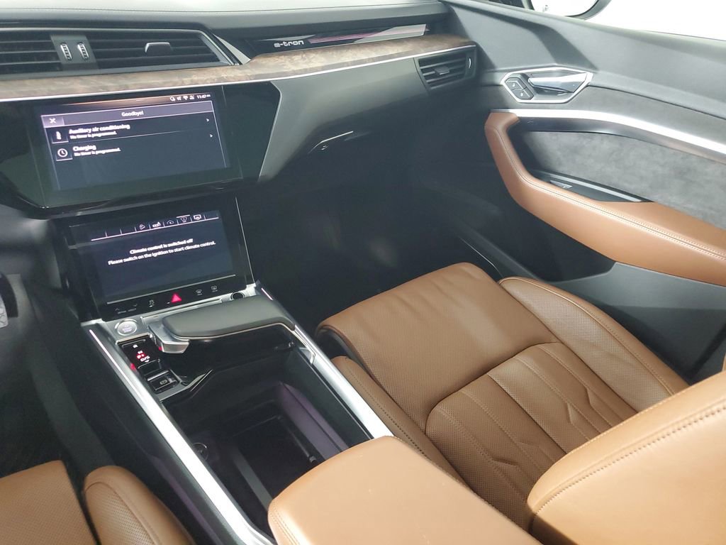 Used 2019 Audi e-tron Prestige w/ Prestige Package image 15