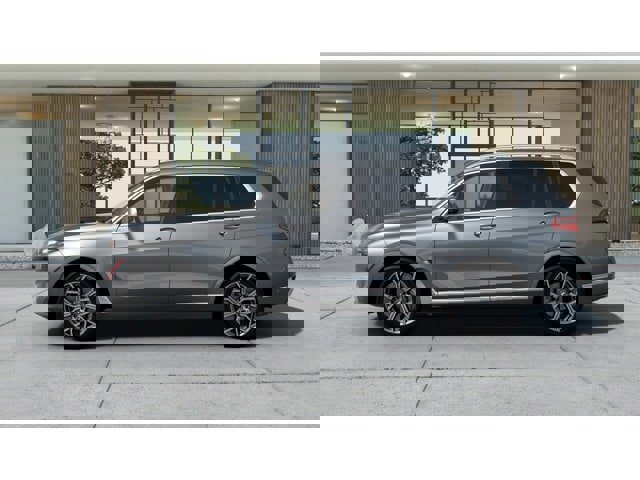 Used 2026 BMW X7 xDrive40i w/ Premium Package image 4