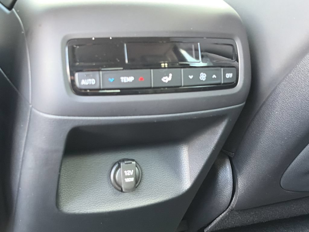 Used 2025 Hyundai Palisade SEL FWD image 12