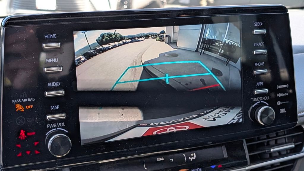 Used 2023 Toyota Sienna XLE Woodland Edition image 32