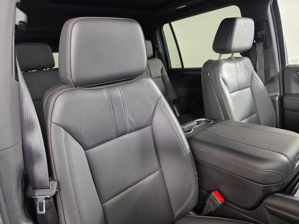 Used 2025 Chevrolet Suburban RST w/ RST Capability Package AWD/4WD image 33