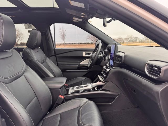 Used 2023 Ford Explorer ST w/ Technology Package image 23