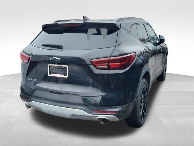 Used 2024 Chevrolet Blazer LT w/ LPO, Black Grille Bar Package image 4
