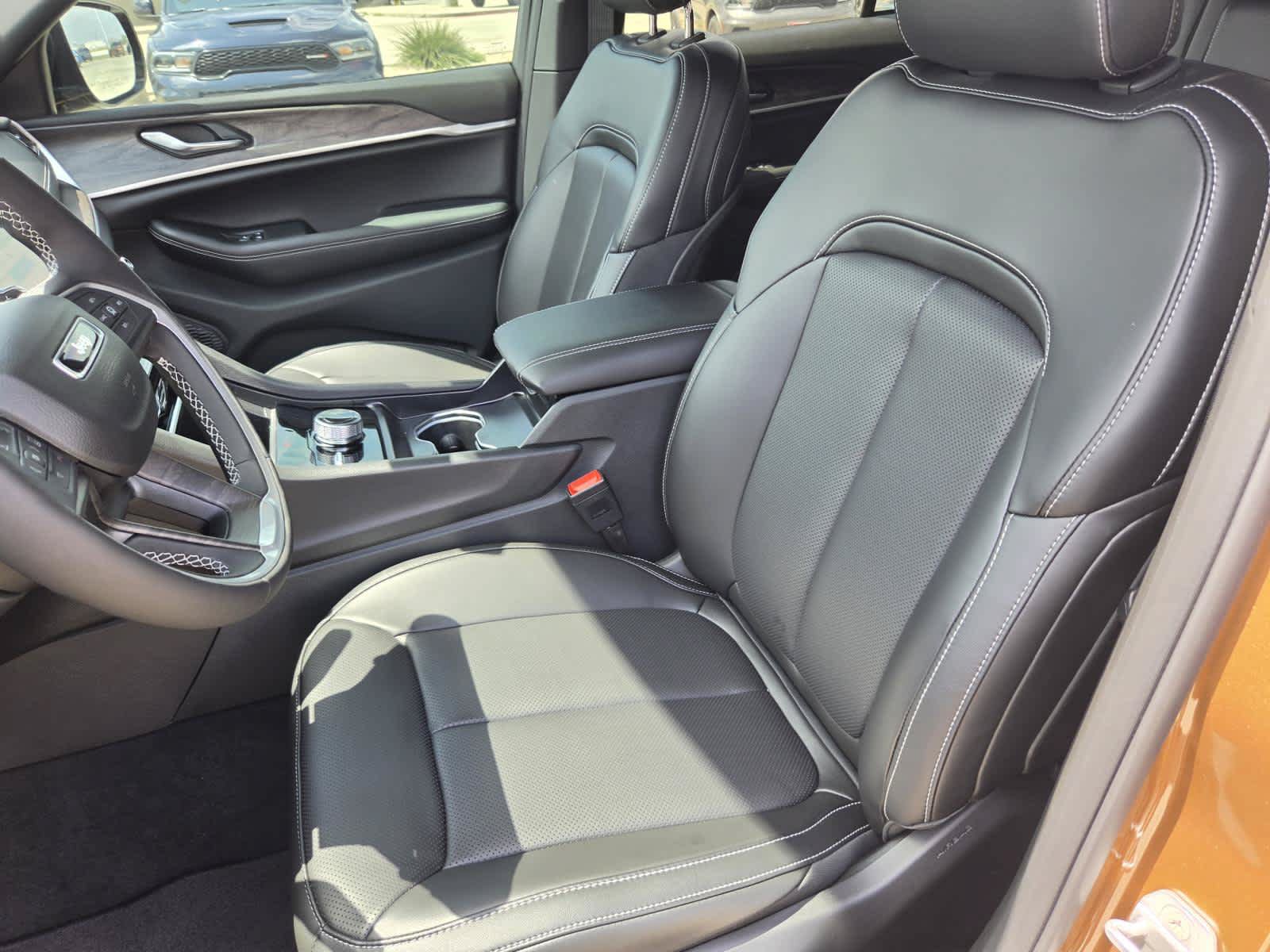 New 2026 Jeep Grand Cherokee Limited AWD/4WD image 16