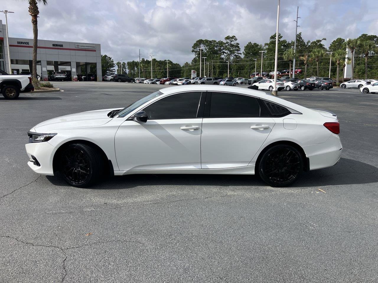 Used 2022 Honda Accord Sport image 2