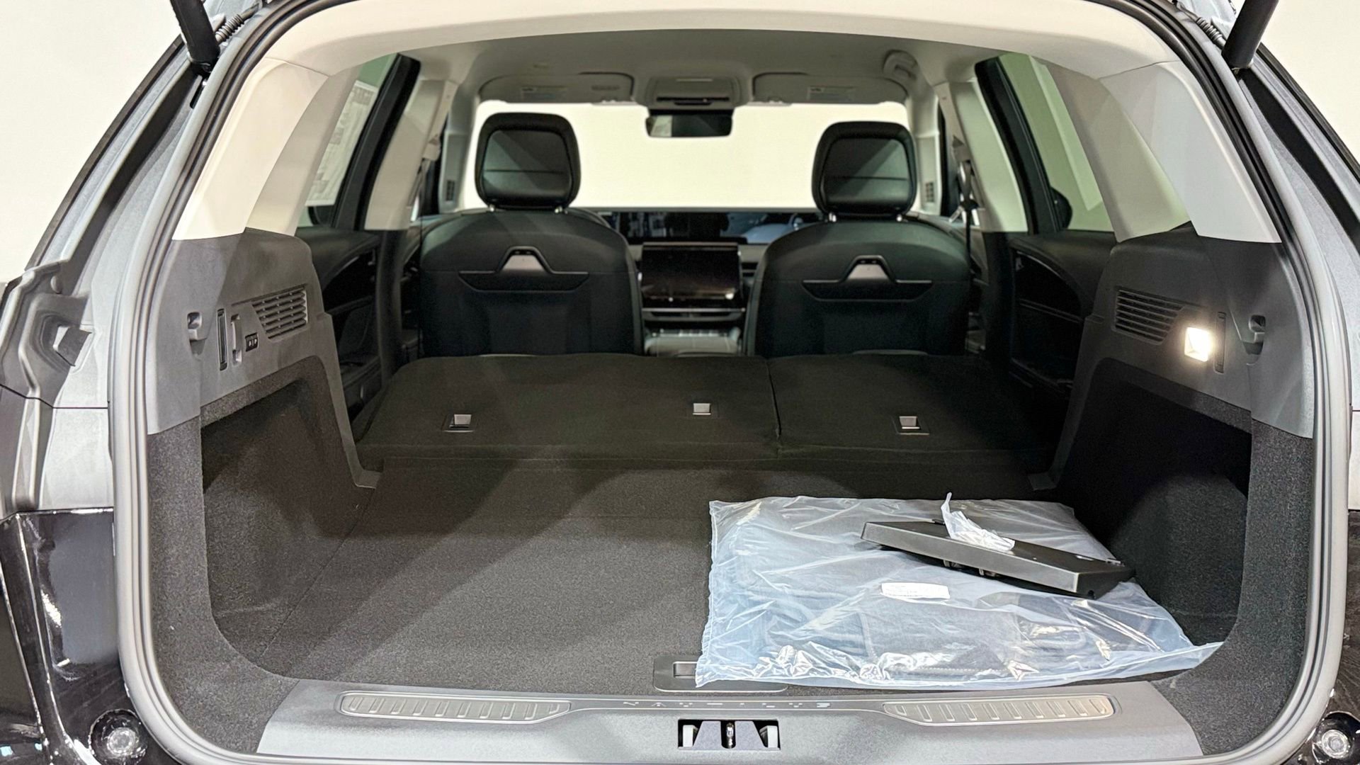 New 2026 Lincoln Nautilus Premier w/ Jet Appearance Package image 37