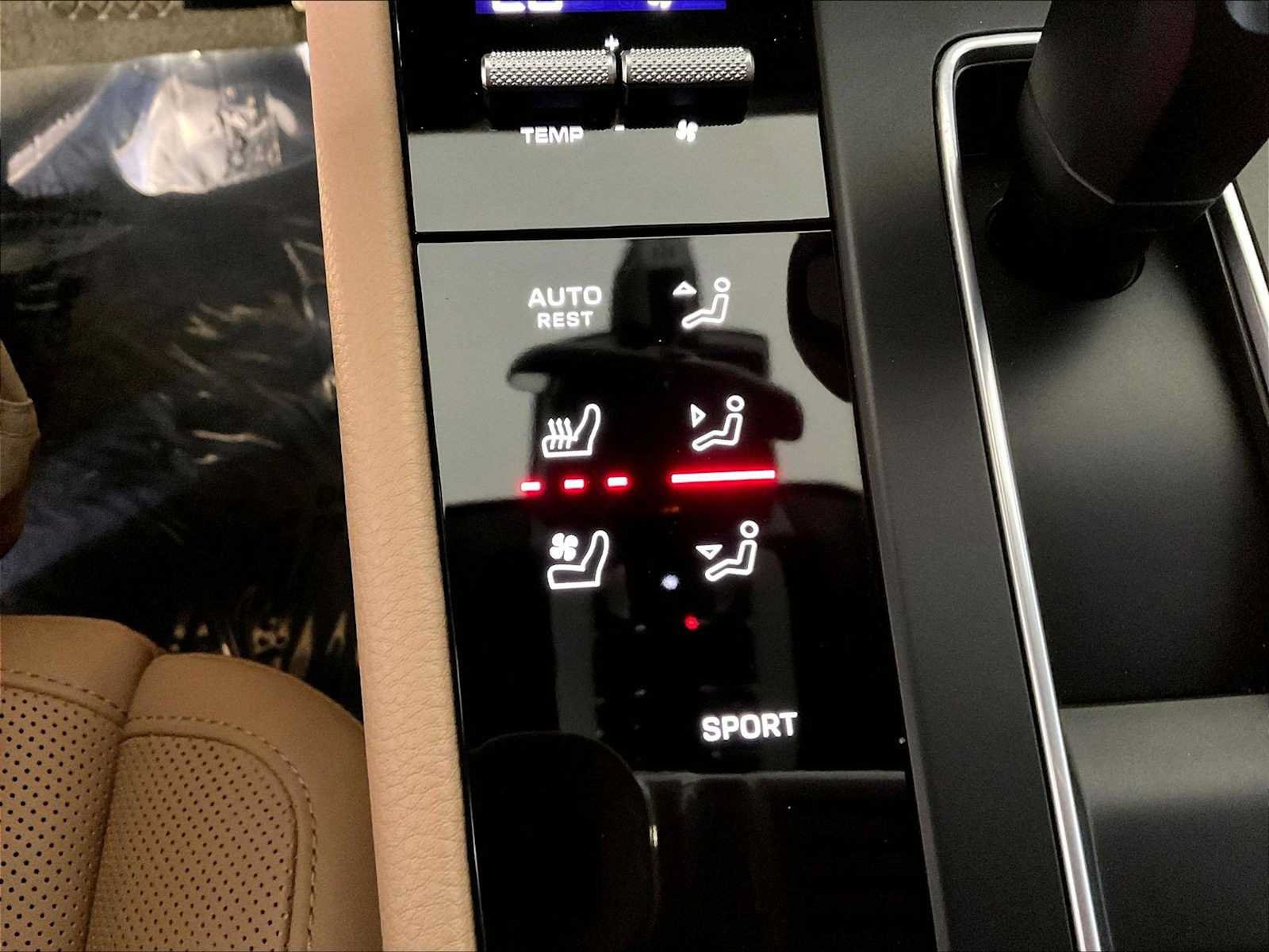 Certified 2023 Porsche Macan AWD/4WD image 39
