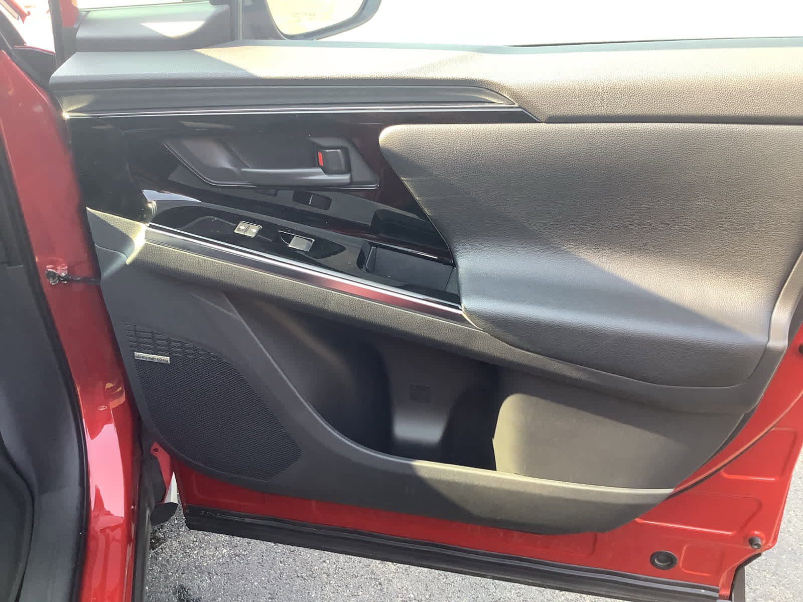 Certified 2023 Subaru Solterra Limited image 33