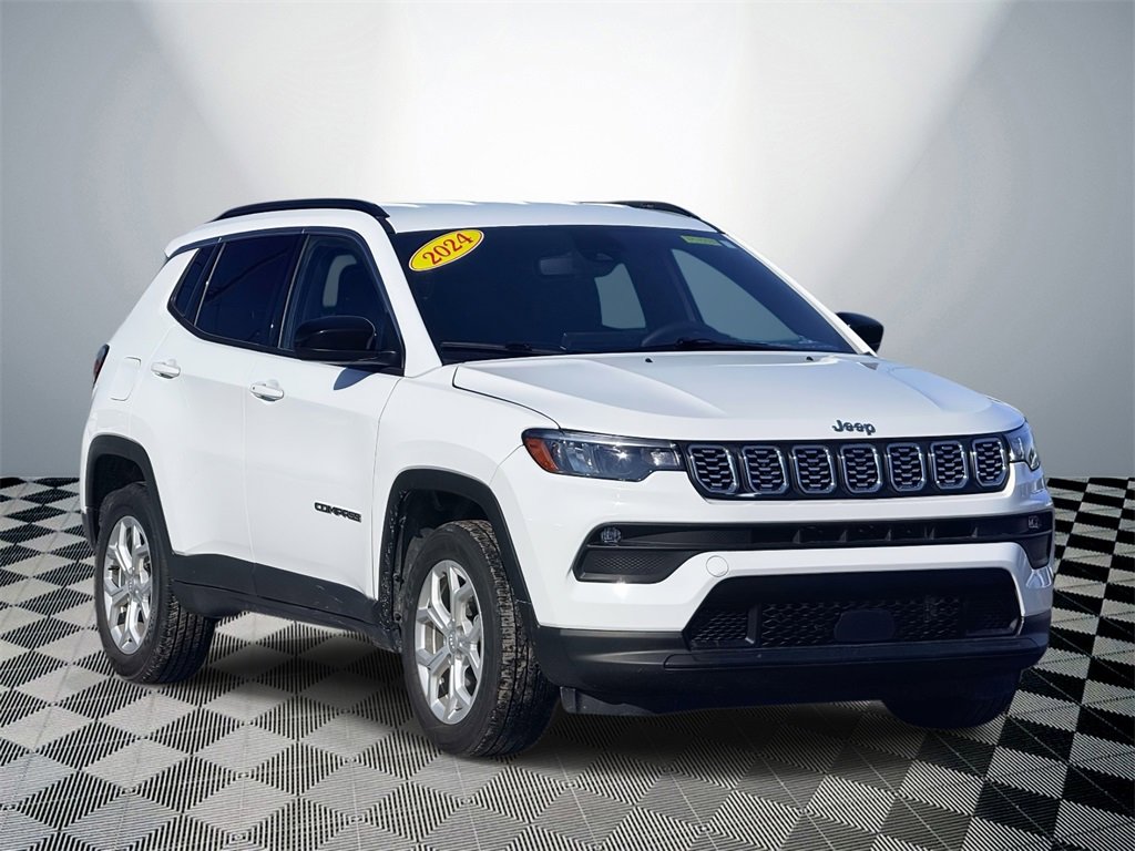 Used 2024 Jeep Compass Latitude image 4