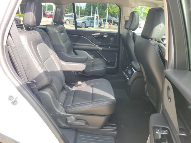 Certified 2024 Lincoln Aviator Reserve w/ Elements Package Plus AWD/4WD image 9
