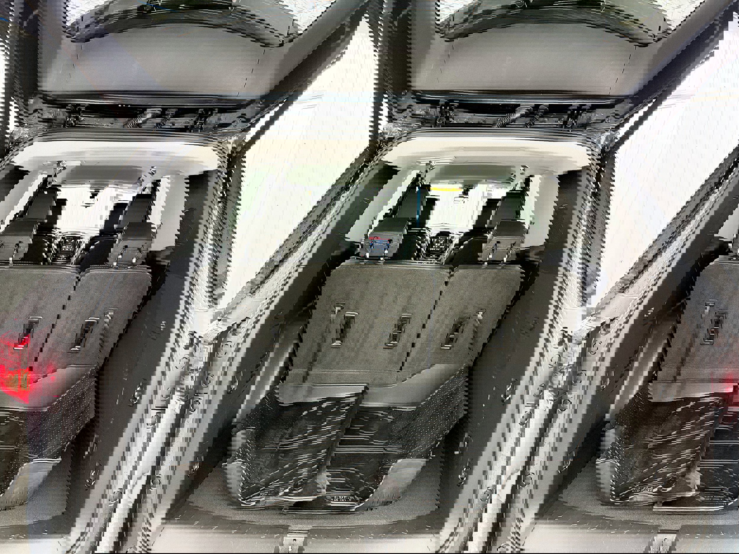 Used 2021 Chevrolet Traverse RS image 39