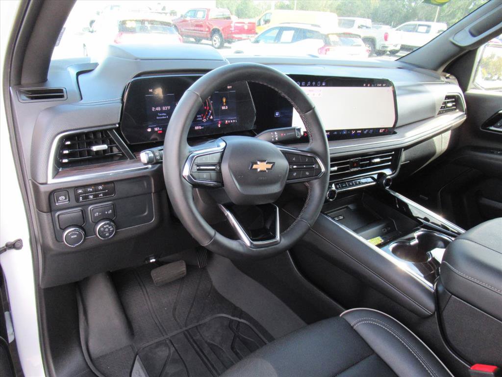 Used 2025 Chevrolet Suburban Premier image 15