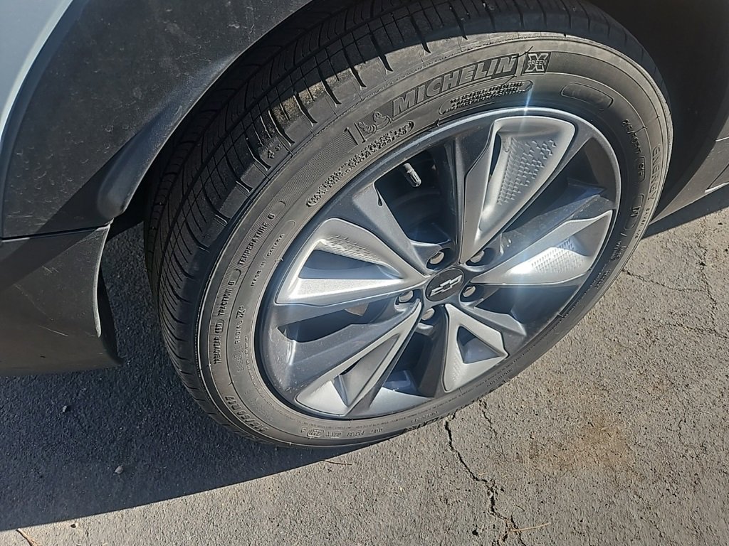 Used 2022 Chevrolet Bolt EUV LT w/ Convenience Package image 7