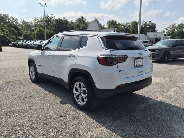 Used 2025 Jeep Compass Latitude AWD/4WD image 5
