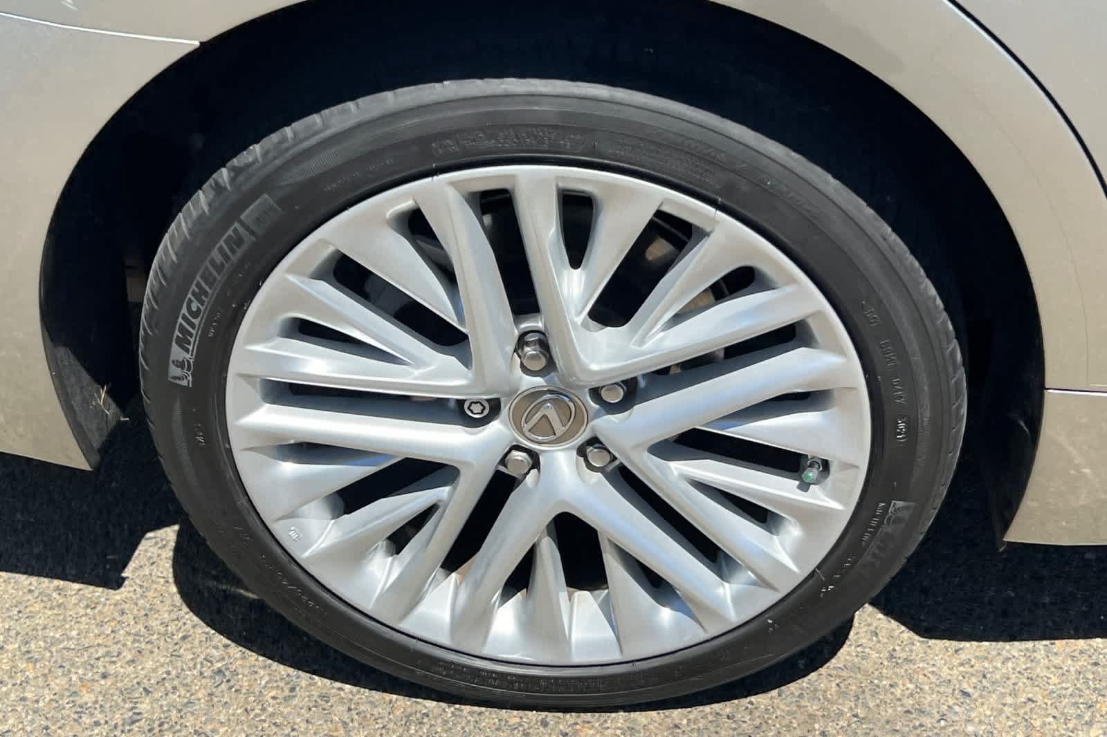 Used 2018 Lexus ES 350 w/ Luxury Package w/Wood Trim FWD image 17