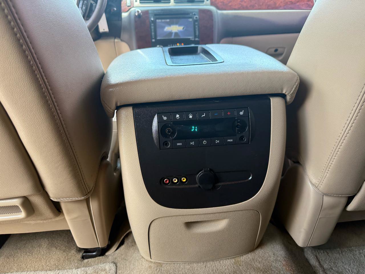 Used 2013 Chevrolet Suburban LTZ RWD image 16