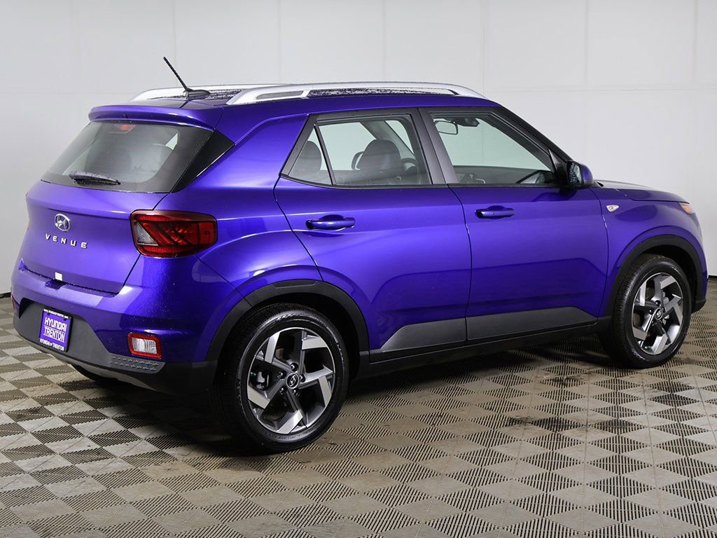 Certified 2025 Hyundai Venue Limited FWD image 9