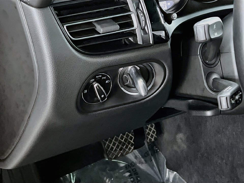 Certified 2024 Porsche Macan AWD/4WD image 11