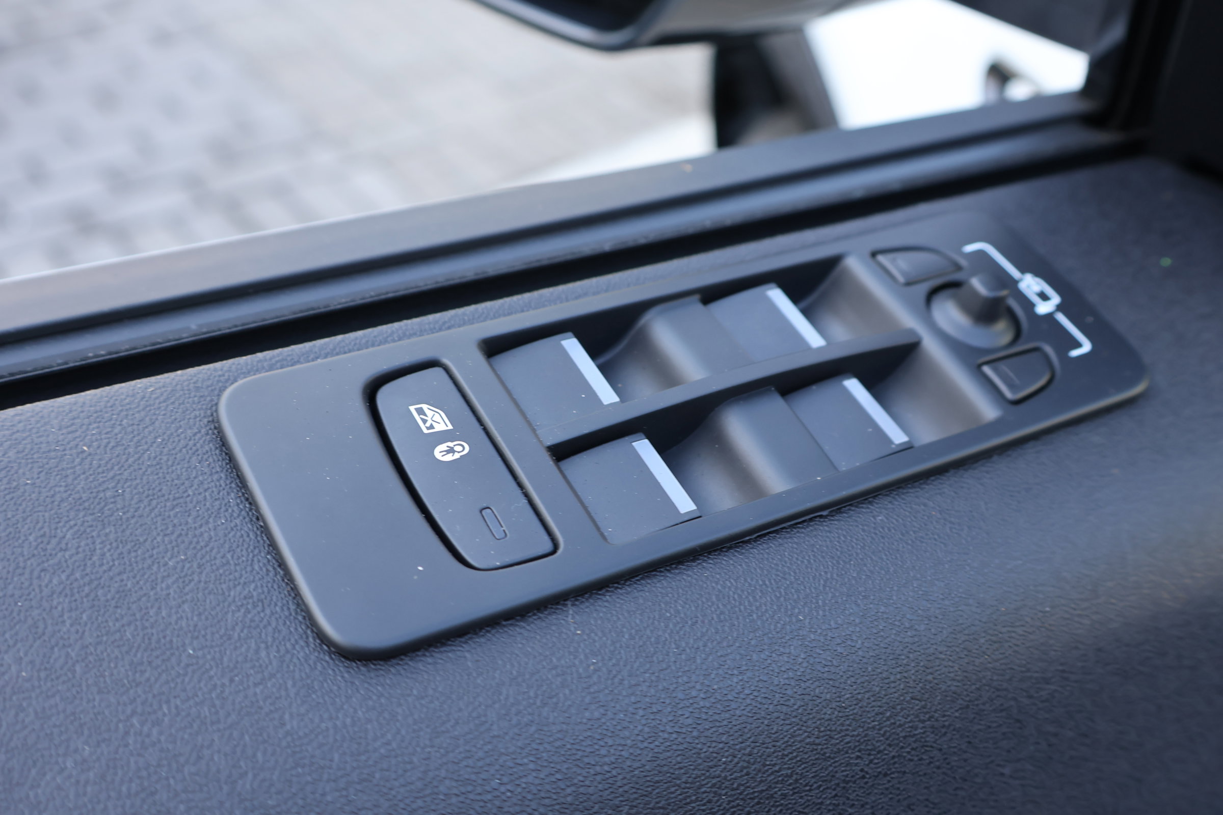 Used 2024 Land Rover Discovery Sport Dynamic SE image 15