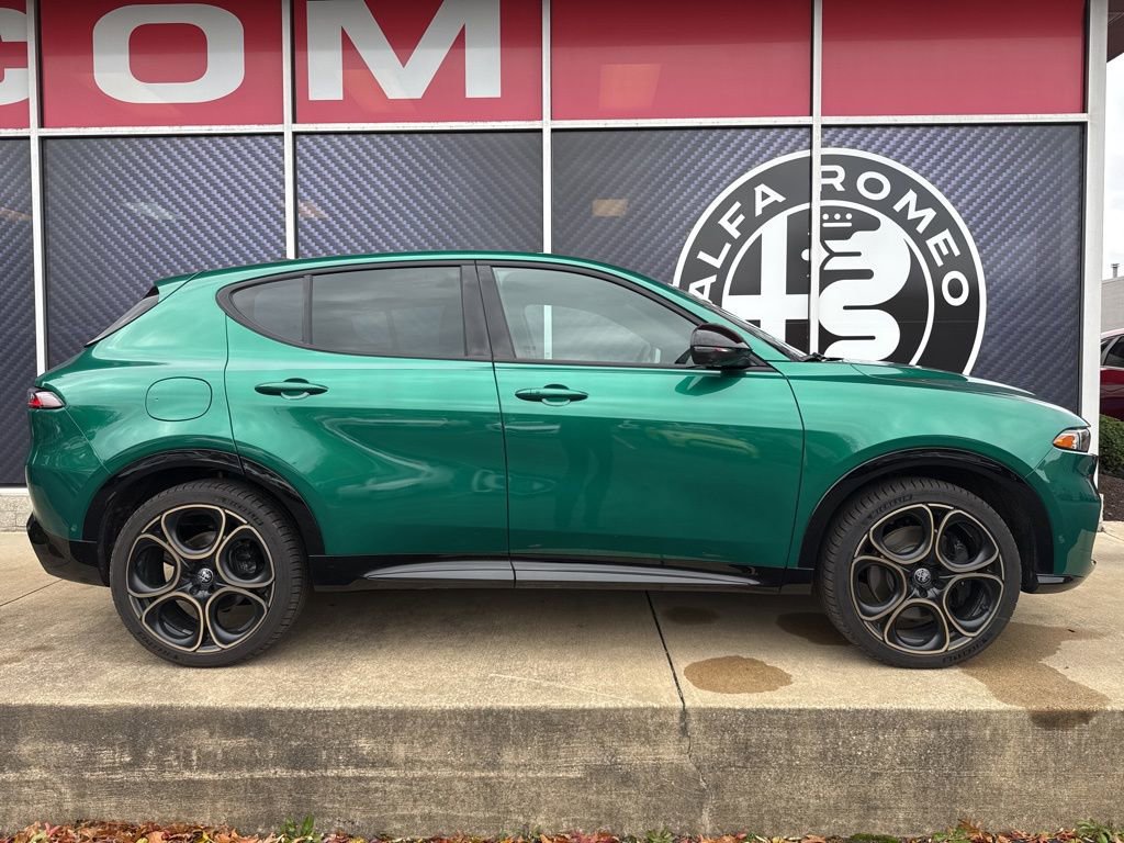 New 2025 Alfa Romeo Tonale Intensa image 2